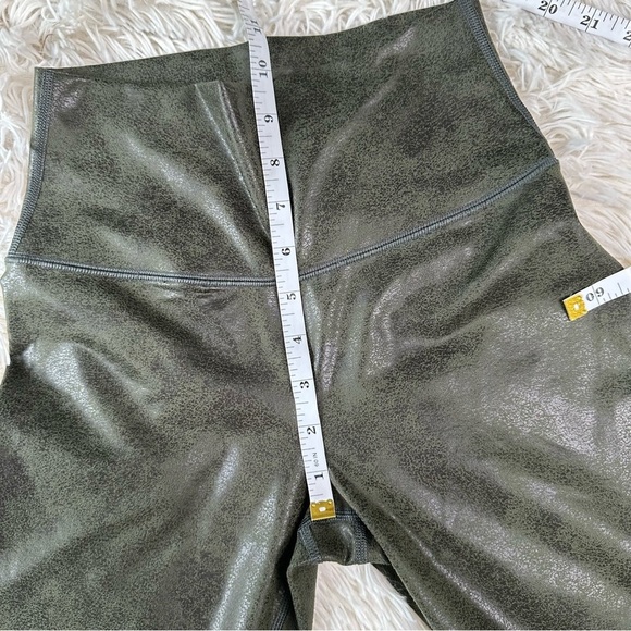 Offline by Aerie Crackle Leggings Size Small Short - Picture 10 of 11
